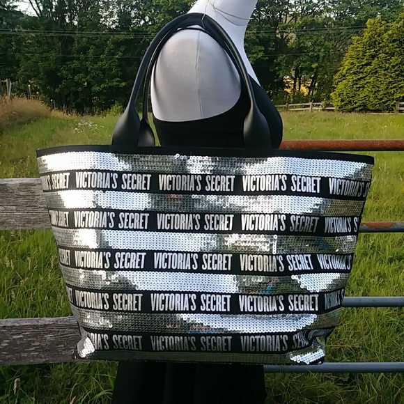 Victoria's Secret Handbags - NWOT Victoria's secret tote